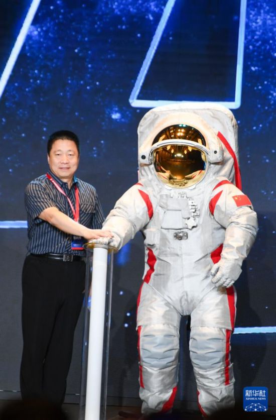 這是9月28日拍攝的中國載人月球探測工程登月服征名活動啟動儀式現(xiàn)場。新華社記者 王全超 攝