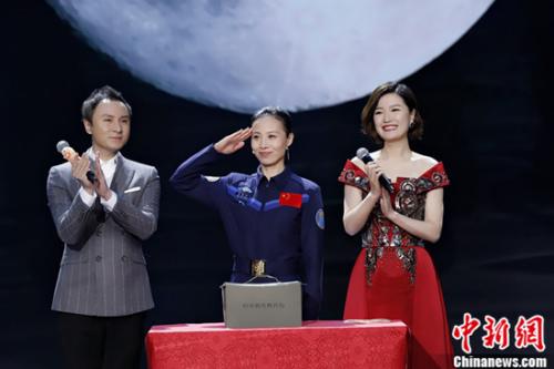 奧運冠軍東方春晚重現巔峰時刻女航天英雄親述“飛天”往事