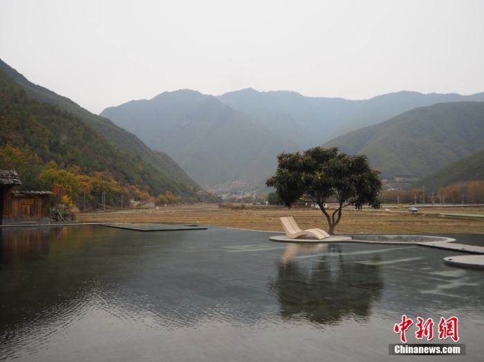 云南迪慶州維西縣塔城鎮啟別村天域塔城酒店，四面被群山環抱，風景宜人。高雅曼 攝
